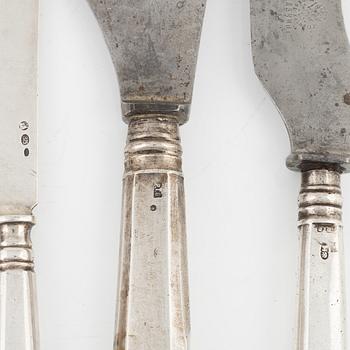 Knivar, matknivar samt bordsknivar, 11 st, silver, bl a Ryssland och Estland.