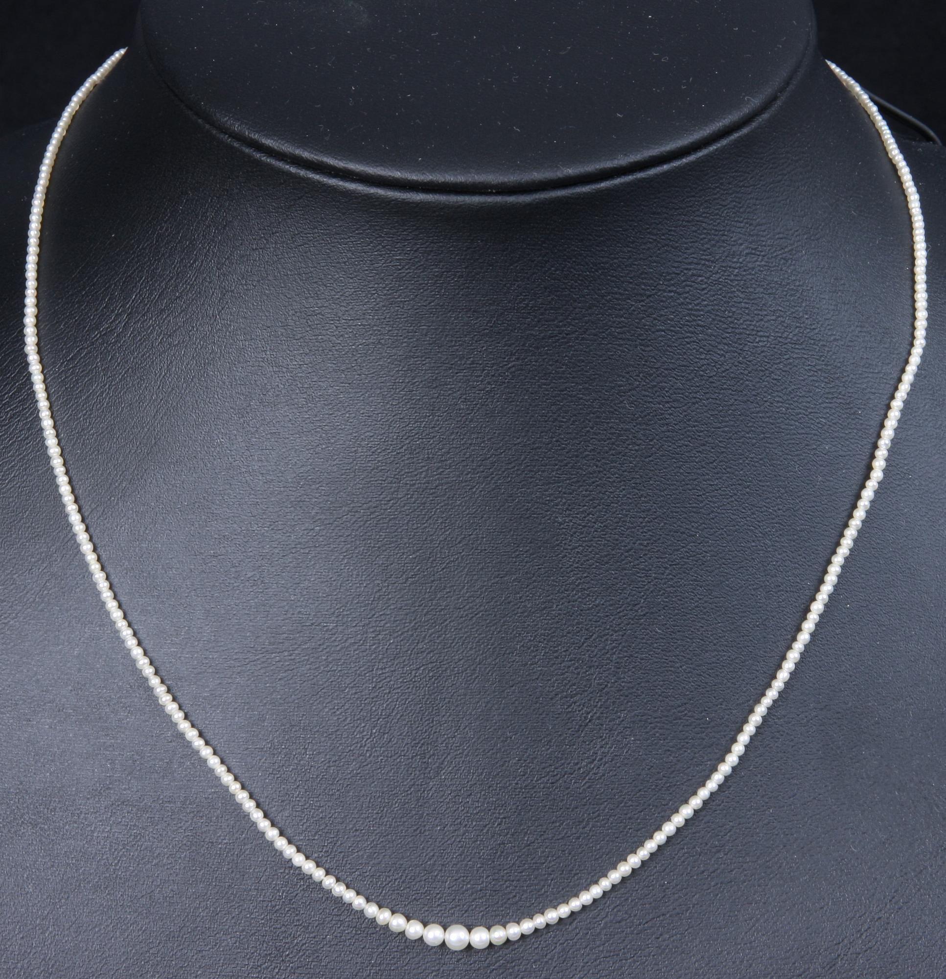PÄRLCOLLIER, lås i silver med syntetiska stenar, 1900-talets mitt.