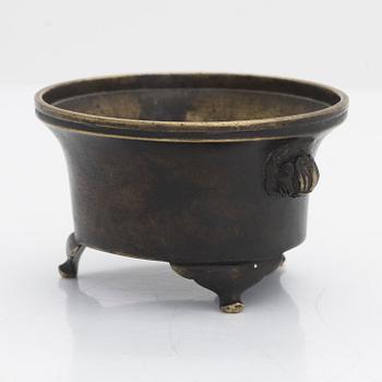 Rökelsekar, patinerad brons, märkt, Japan omkring 1900.
