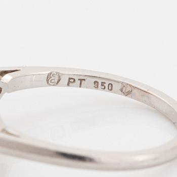 Ring platina och 18K guld med en fasettslipad safir vikt ca 3.40 ct.