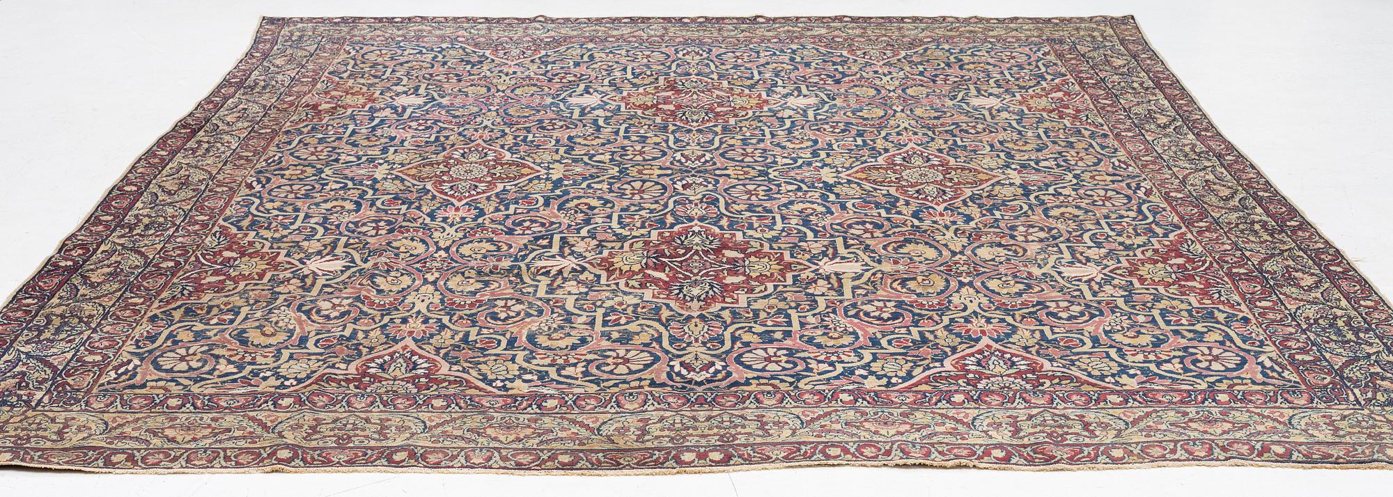 Matta, antik Kirman Laver,  Södra Persien, ca 330 x 278 cm.