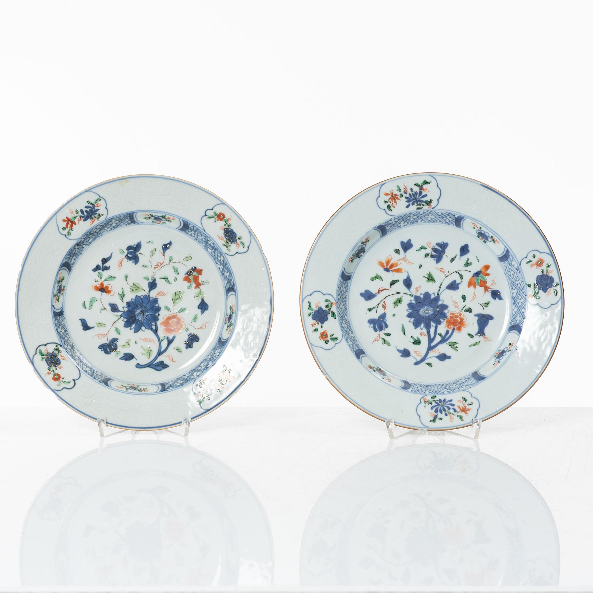 Ett par skålfat och ett par tallrikar, porslin, Kina, Qingdynastin, 1700- och 1800-tal.
