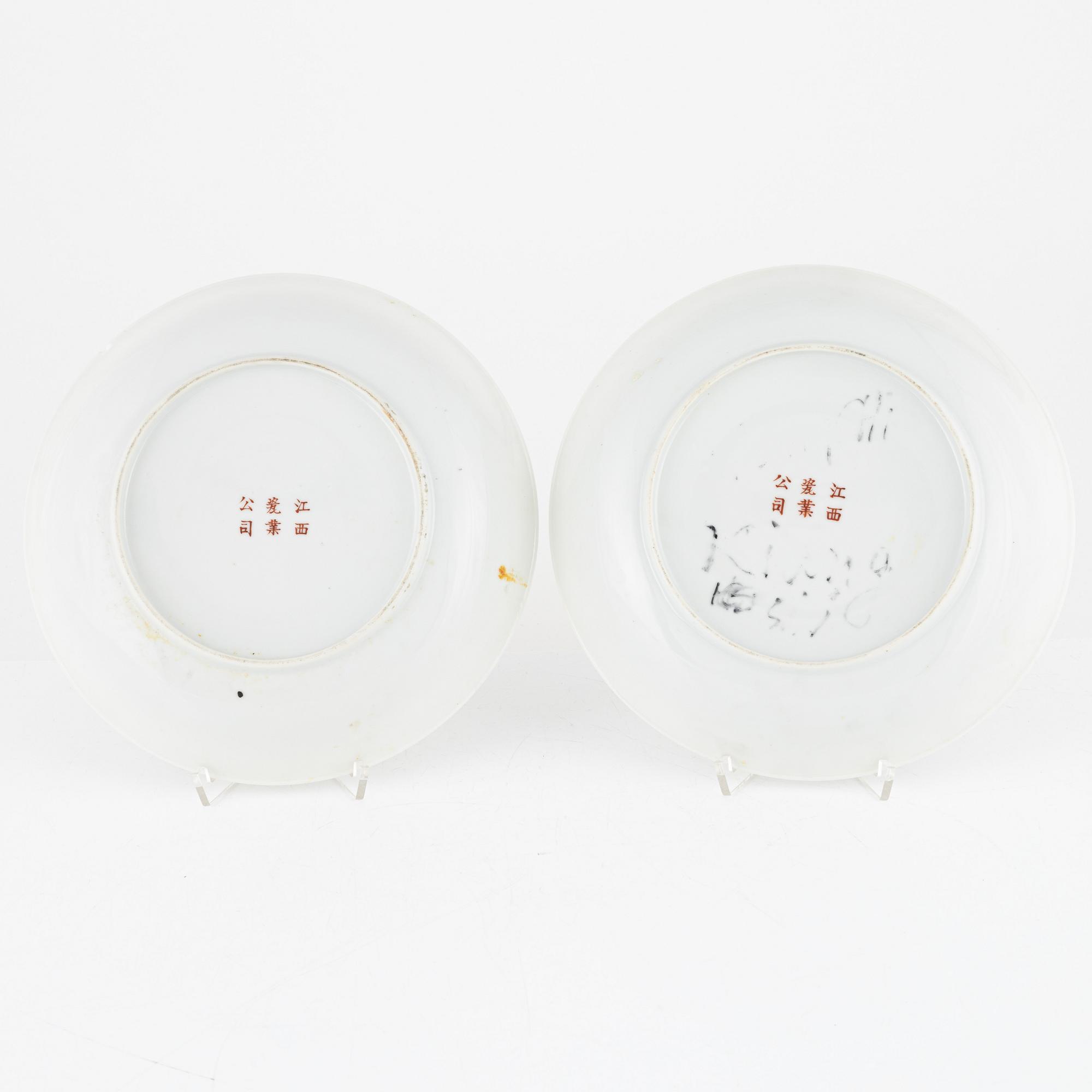 Skålfat, ett par, porslin. Jiangxi Ciye Gongsi, Kina, Republik/ 1900-talets första hälft.