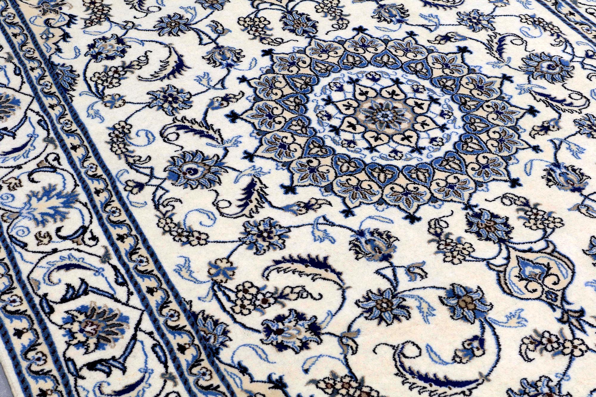 MATTA, Nain, 302 x 200 cm.