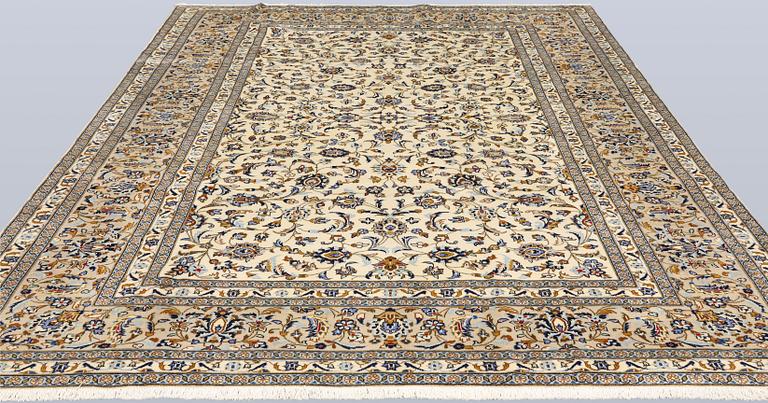 A Keshan carpet, 345 x 246 cm.
