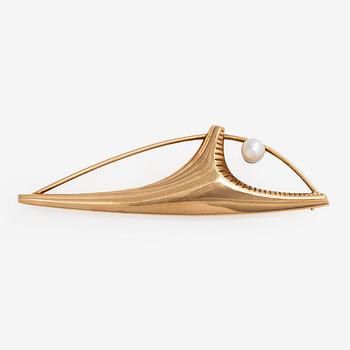 Brooch, cultured pearl, 14K gold, Tillander, Helsinki 1959.