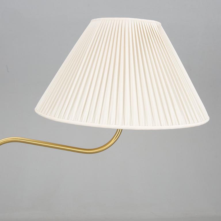 GOLVLAMPA, modell 2368/2148, "Stora Kamelen", Josef Frank, Firma Svenskt Tenn.