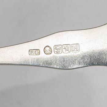 A silver cutlery set, “Kings pattern”, most with mark of Philip Grierson, Glasgow, Scotland, 1826 (22 pieces).