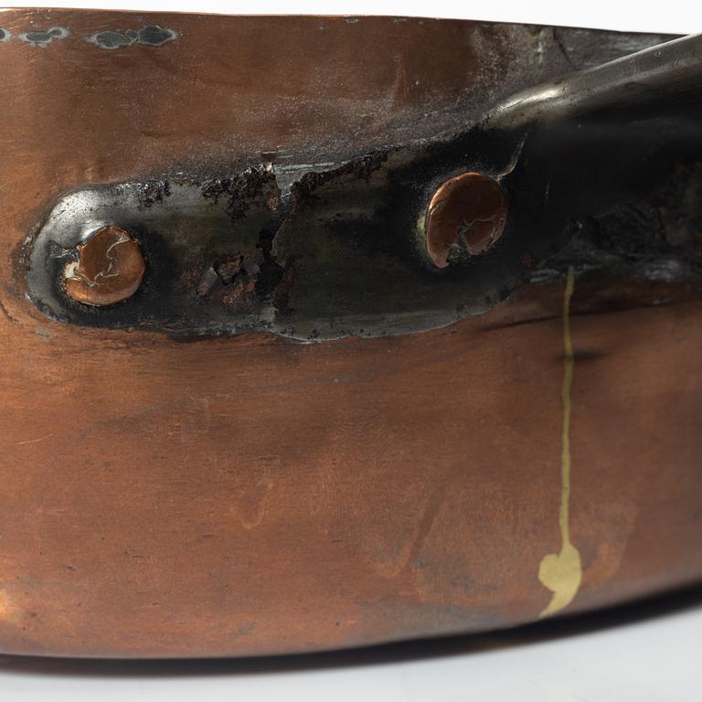 A pot from the Queen Dowager Sofia Magdalena's household, dated 1798.