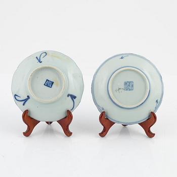 A group of 17 Chinese porcelain objects, China, late Qing/20th Century.