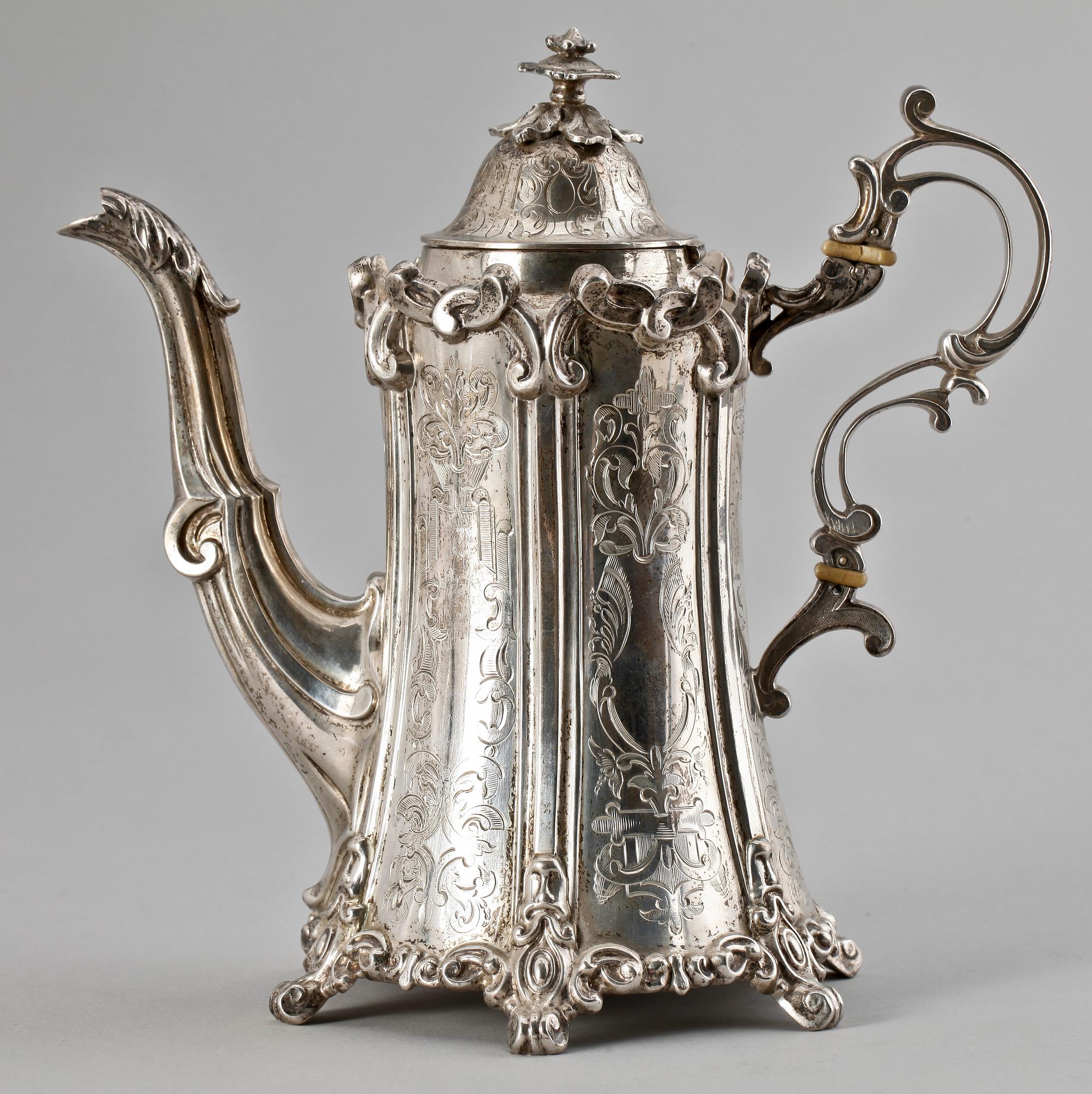 KAFFEKANNA, silver, Möllenborg Feron, Stockholm, 1851. Ca 590 gr.