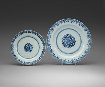 A blue and white serving dish and two plates, Qing dynasty, Qianlong (1736-95).