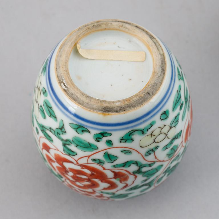 Two famille verte and famille rose tea caddies, Qing dynasty, 18th century.