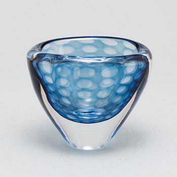 VICKE LINDSTRAND, a glass vase, Kosta Boda.