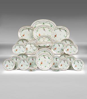 630. A famille rose dinner service, Qing dynasty, Qianlong (1736-95). (115 pieces).