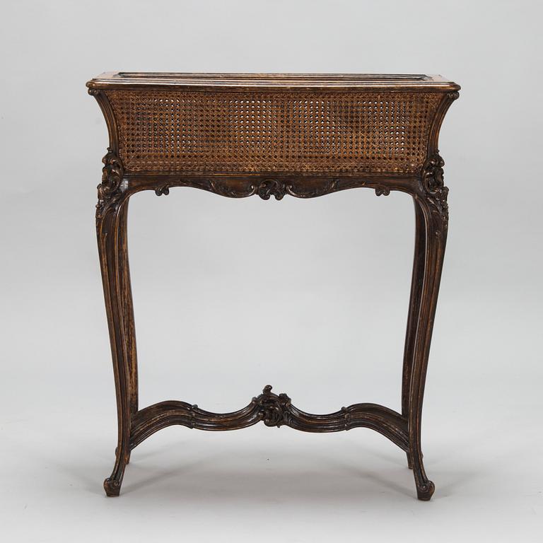 A late 19th-century plant stand.