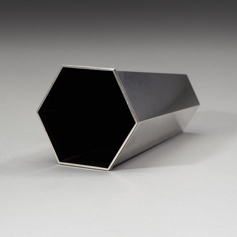 A Wiwen Nilsson sterling hexagonal vase, Lund 1947.