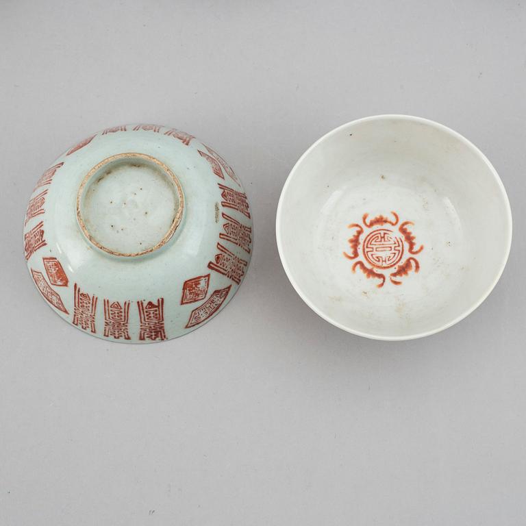 SKÅLAR, 9 stycken olika, samt KOPPAR med LOCK fem stycken, porslin. Kina, 1800/1900-tal.