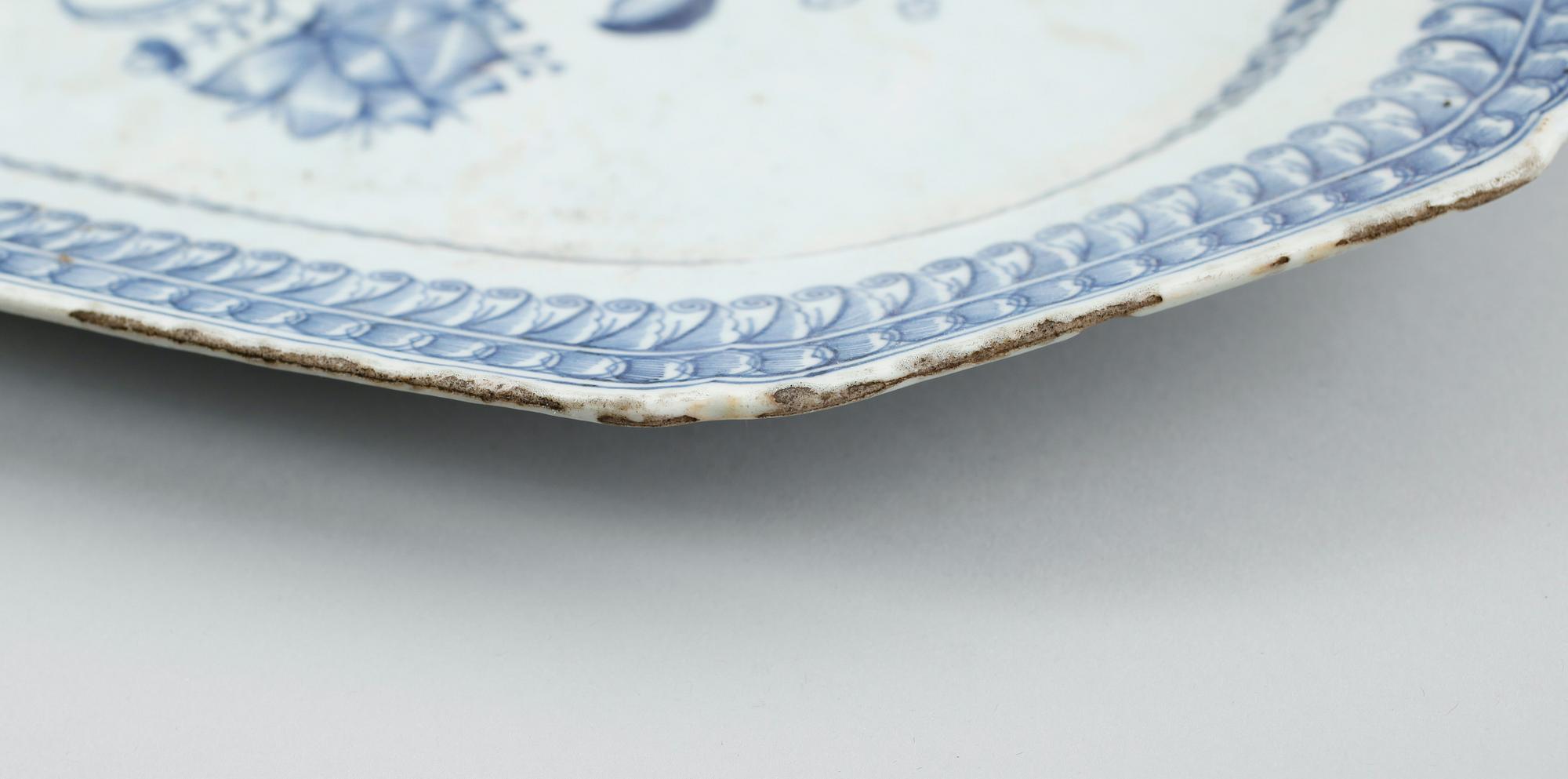 STEKFAT, porslin, Kina, Qianlong 1736-1795.
