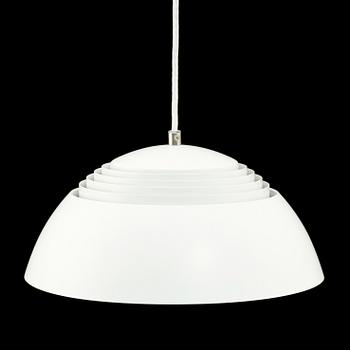 TAKLAMPA, "AJ-pendel", Arne Jacobsen för Louis Poulsen, 1900-talets andra hälft, diam 37.