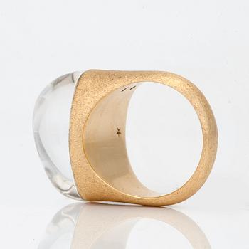 A ring,  H.Stern, "The golden stones collection" with a cabochon-cut rock crystal.