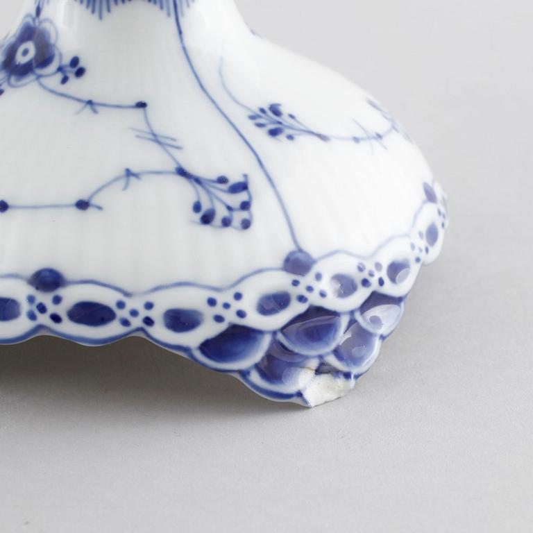 A porcelain coffee set of 29 pcs, 'Musselmalet', Royal Copenhagen, Denmark, first half of the 20th century.