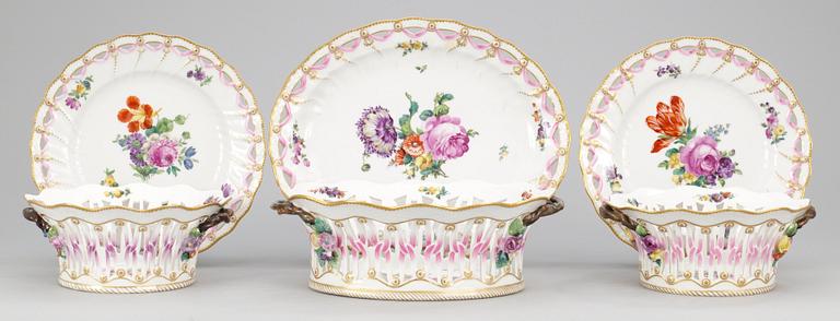 GALLERSKÅLAR, 2+1 st, porslin. Juliana Marie, Kongl Dansk 1900-tal.