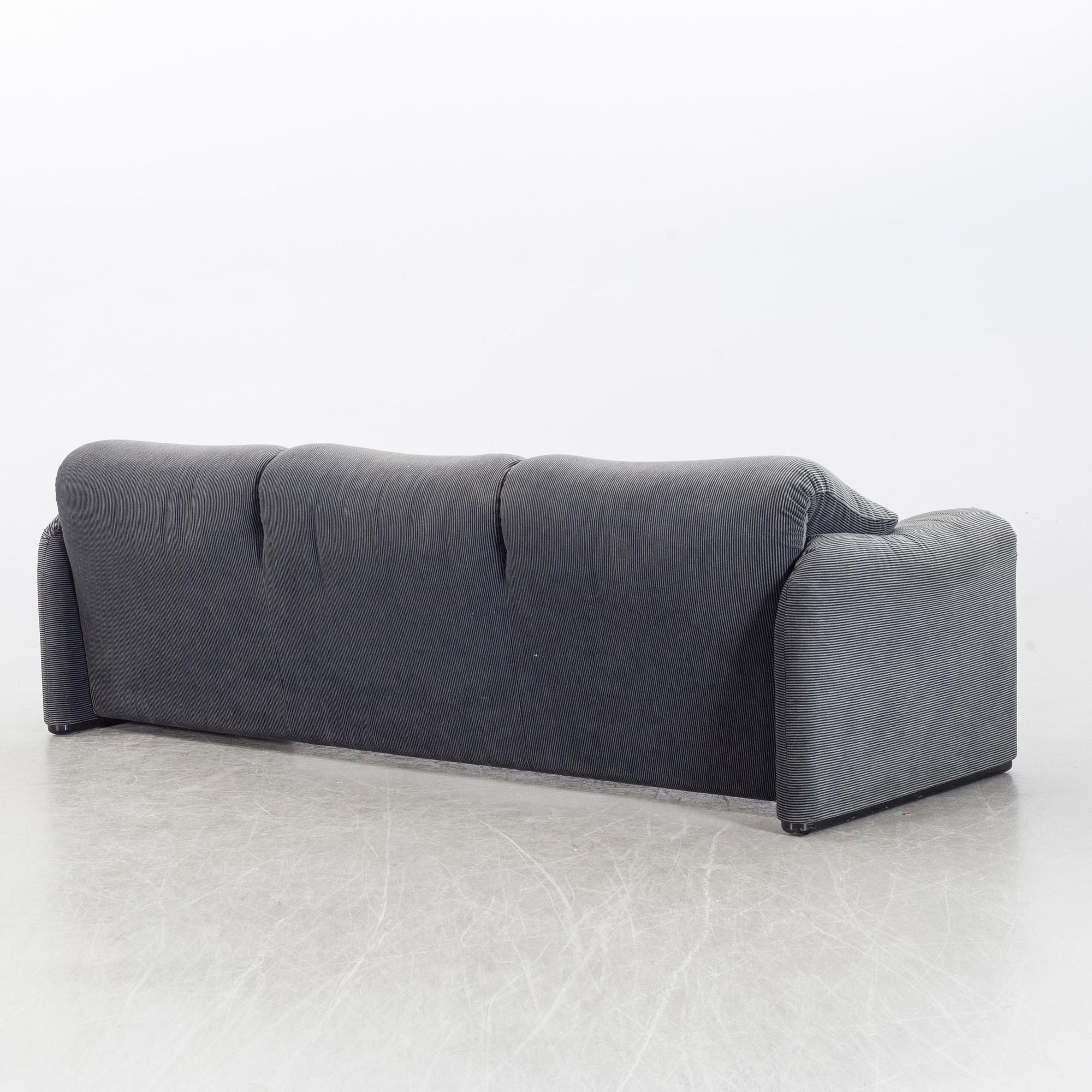 VICO MAGISTRETTI, a Maralugna sofa.