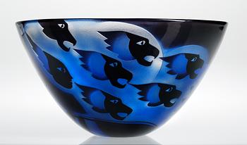 A Bertil Vallien glass bowl, Kosta, Sweden 1982.