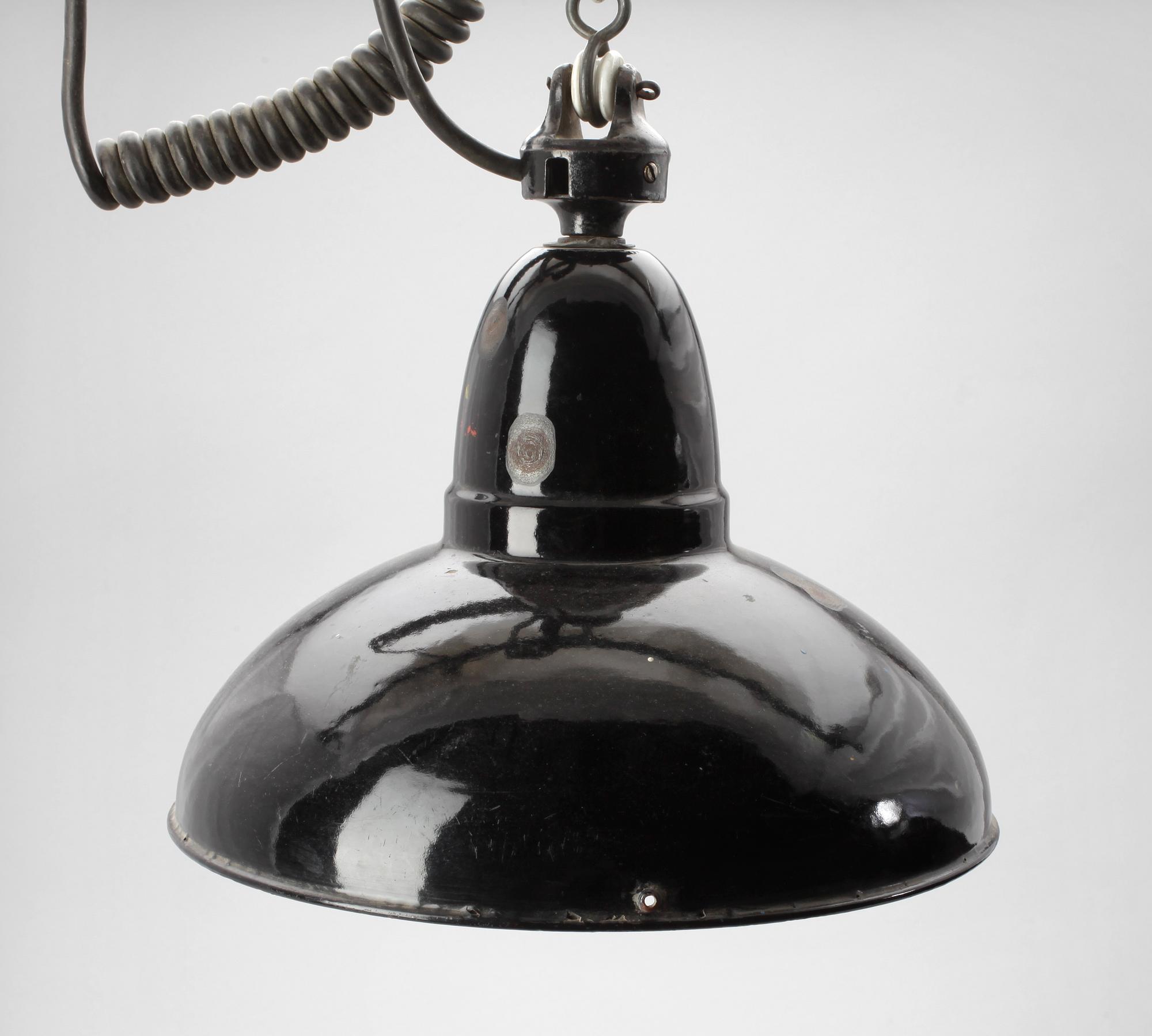 TAKLAMPOR, 2st, 1900-talets första hälft.