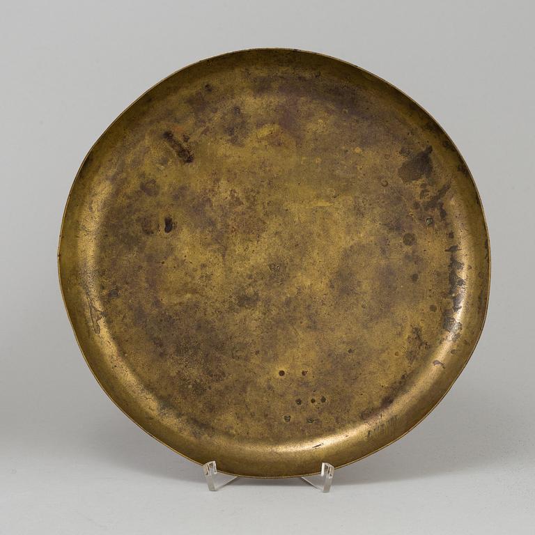A 20th century cast iron balance with brass and iron weights, partly Skultuna, Sweden.