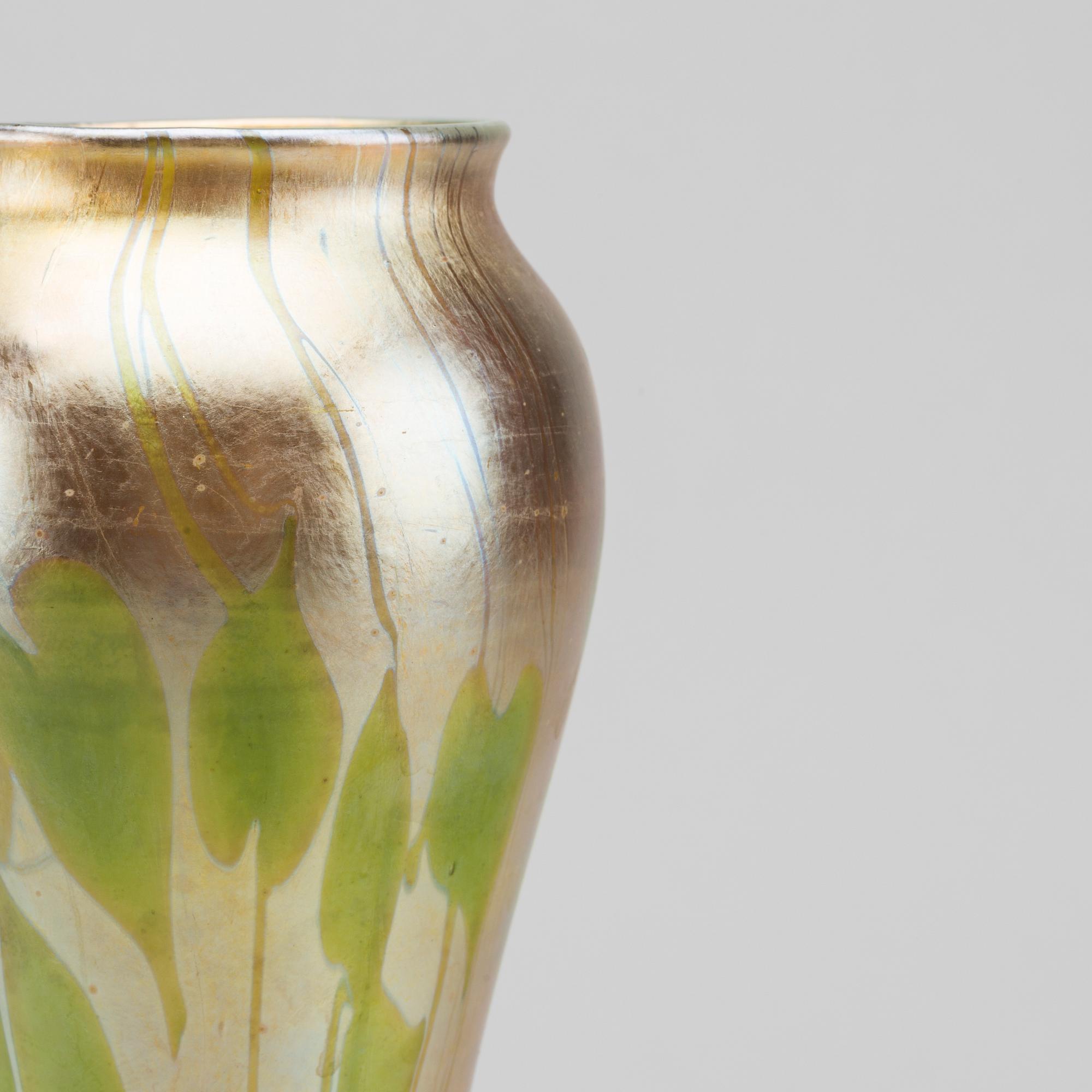 Louis Comfort Tiffany, a Favrile glass vase, U.S.A, 1909.
