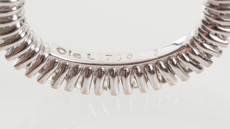 RING, Ole Lynggard, "Celebration", 18K vitguld med briljantslipade diamanter ca 1.84 ct.