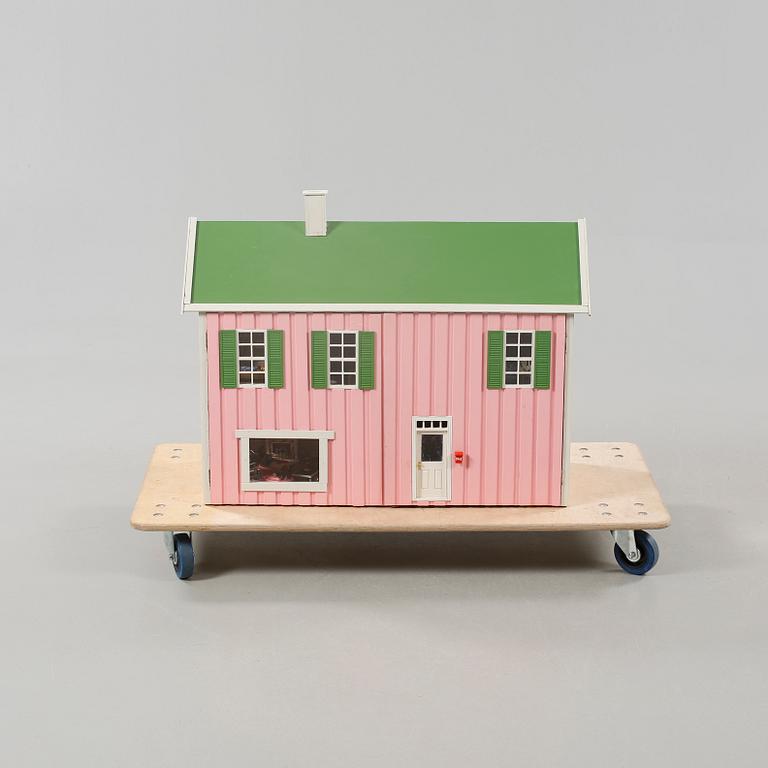 A 1980s doll house with various dolls and furniture.