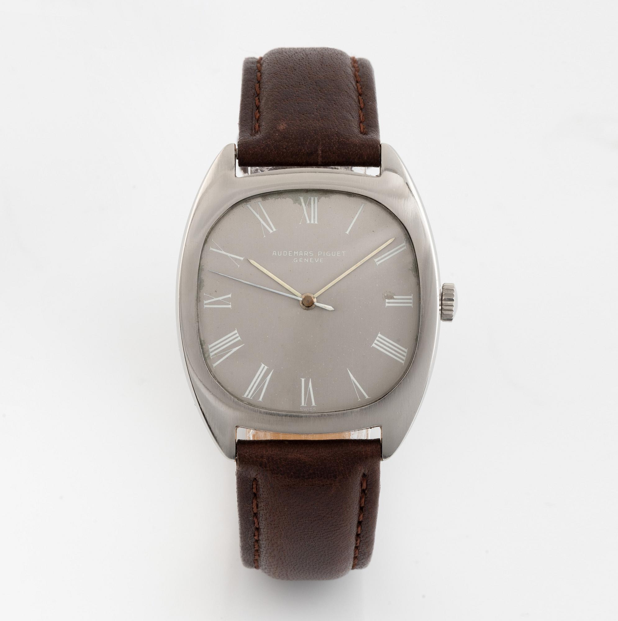 Audemars Piguet, "Tonneau", "Steel Case", wristwatch, 33,5 mm.