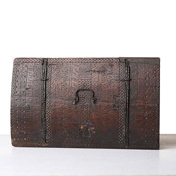 A casket and lid, C14 dated, second half of the 17th century.