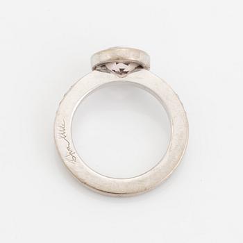 Efva Attling, Ring, med morganit och briljantslipade diamanter.