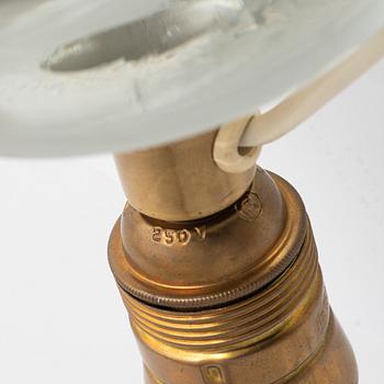Josef Frank, bordslampa, modellnummer 1819, tillverkad av Reijmyre för Firma Svenskt Tenn.