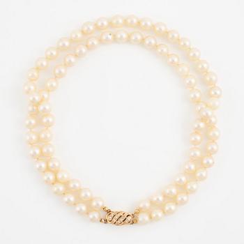 Necklace of two strands of cultured pearls, clasp with 18K gold lock set with eight-cut diamonds.