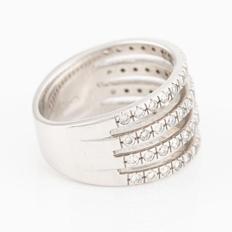 Ring, white gold, openwork decoration with brilliant-cut diamonds.