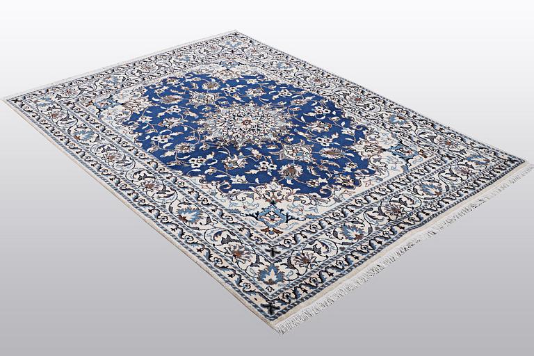 Matta, Nain, part silk, 9 LAA, ca 203 x 147 cm.