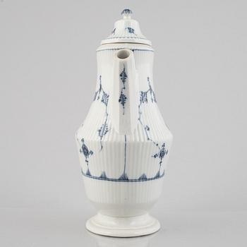 A 'Blue Fluted Plain' / 'Musselmalet rifflet' coffee pot, Royal Copenhagen, around 1800.