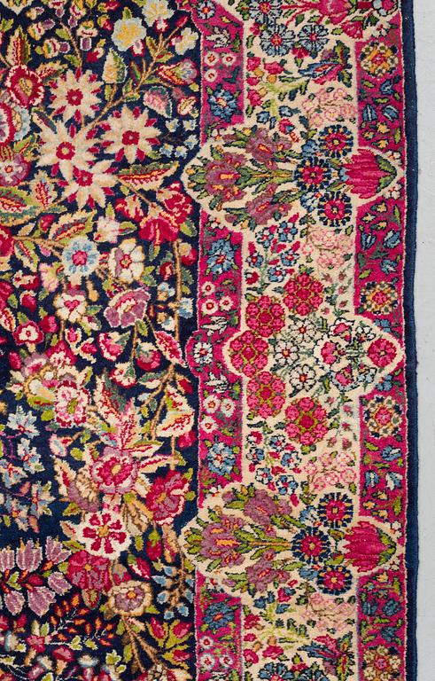 Matto, semi-antique Kerman, ca 218 x 140,5 cm.