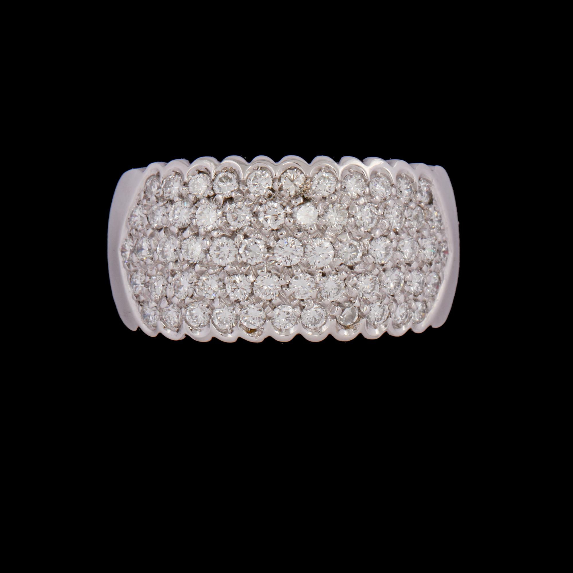 RING, 18k vitguld med briljantslipade diamanter totalt ca 2.00 ct, Alessandria, Italien. Vikt 10 g.
