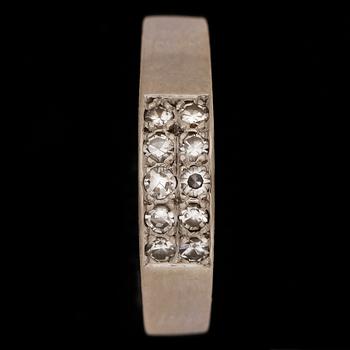 RING, 18k vitguld med åttkantsslipade diamanter tot ca0,20ct. Cedstam, Stockholm, 1981. Vikt 3,4g.