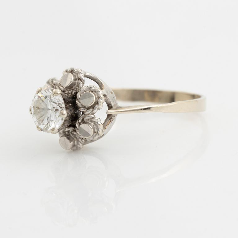 Brilliant cut diamond ring.