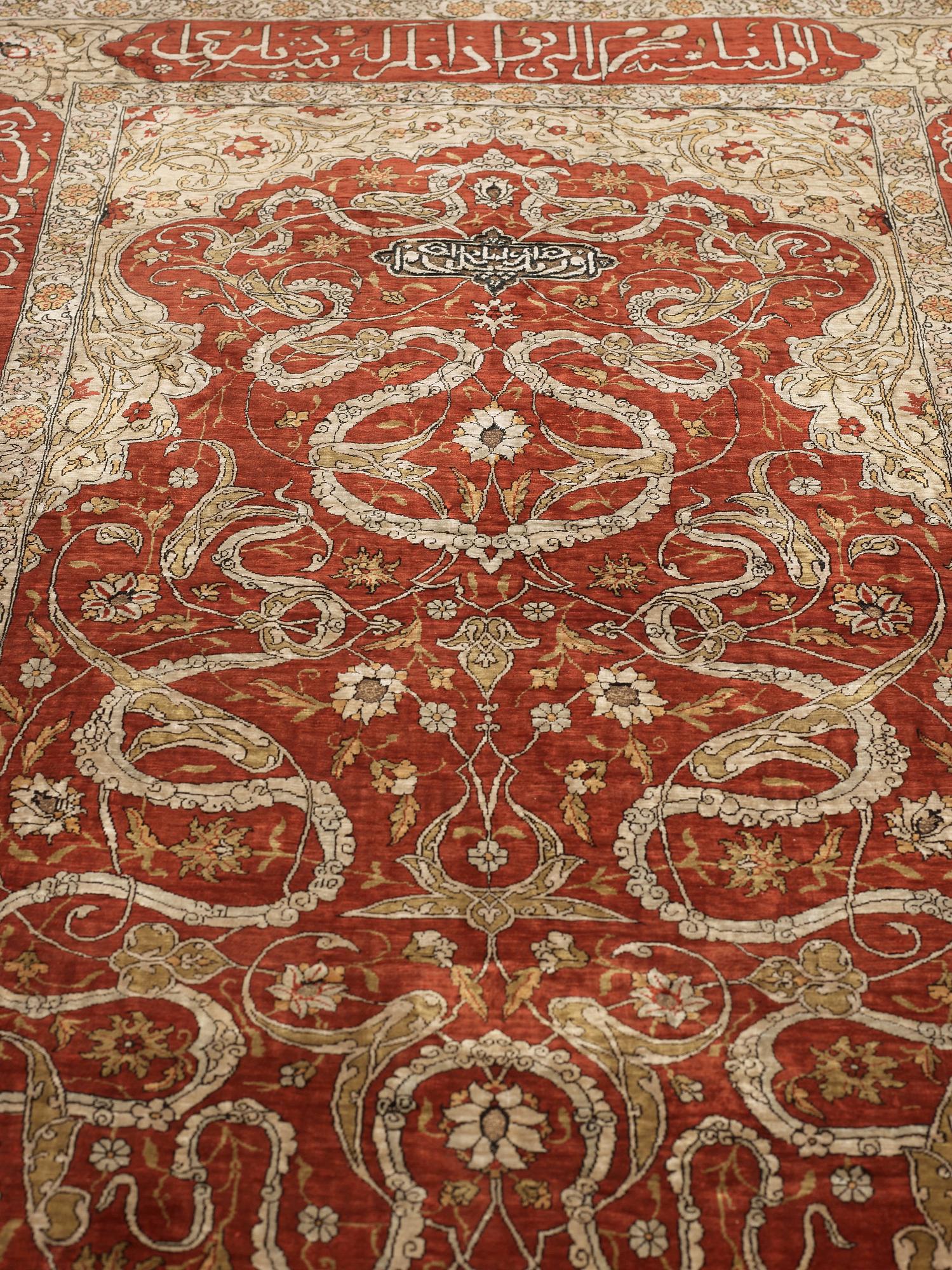 OLD SILKE HEREKE. 162,5 x 104 cm.
