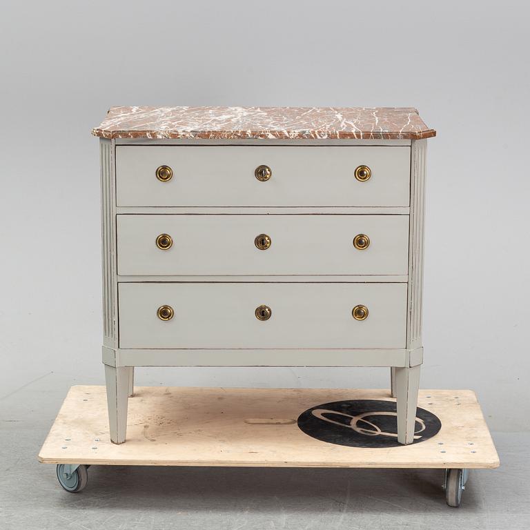 A Gustavian style chest of drawers, 20th Century.