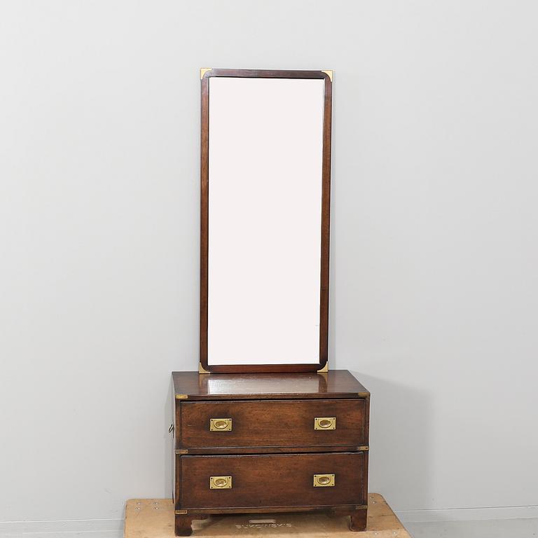 A two pcs English mahogany dresser and mirror later part of  the 20th century.