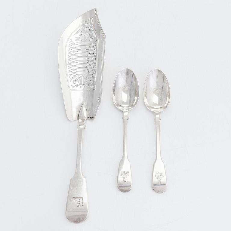 George IV sterling silver fish slice and pair of spoons, maker's mark of W. Chawner II and G W Adams, London 1827, 1845.